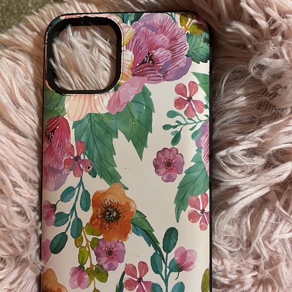Hi! I am selling my IPhone 11 Pro Max Charging case you can charge it - Picture 5 of 7